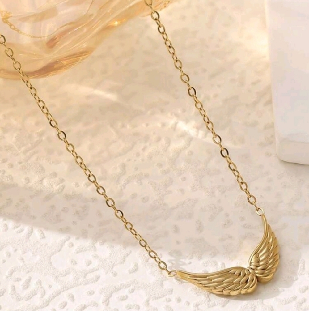 NEW! 18K Gold Plated Wings Pendant Necklace - Picture 5 of 5